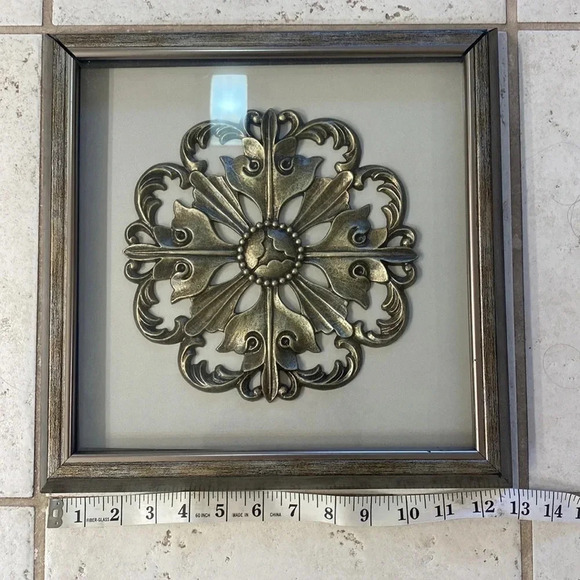 Scroll Raised design gold brushed picture design with frame - Picture 3 of 6